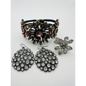 Pretty rhinestone jewelry lot Read